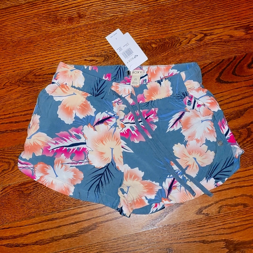 Roxy Flowerd shorts